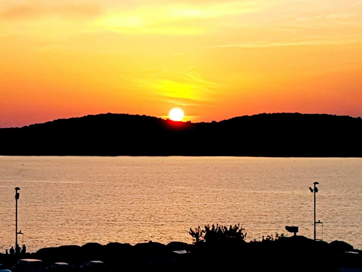 PUY App Obrovac In The Centre - With Amazing Sea View! 아파트 외부 사진